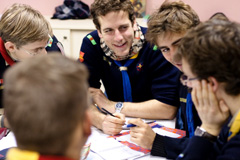 Stagiaires en conversation