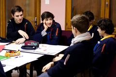 Stagiaires en conversation